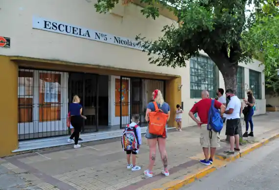 Analizan cómo readecuar los protocolos sanitarios previo al inicio de clases