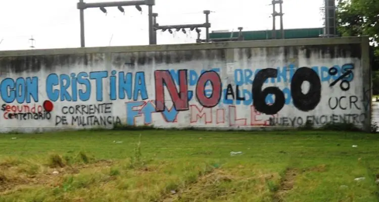 Mo.re.na también repudió las pintadas en la UCR
