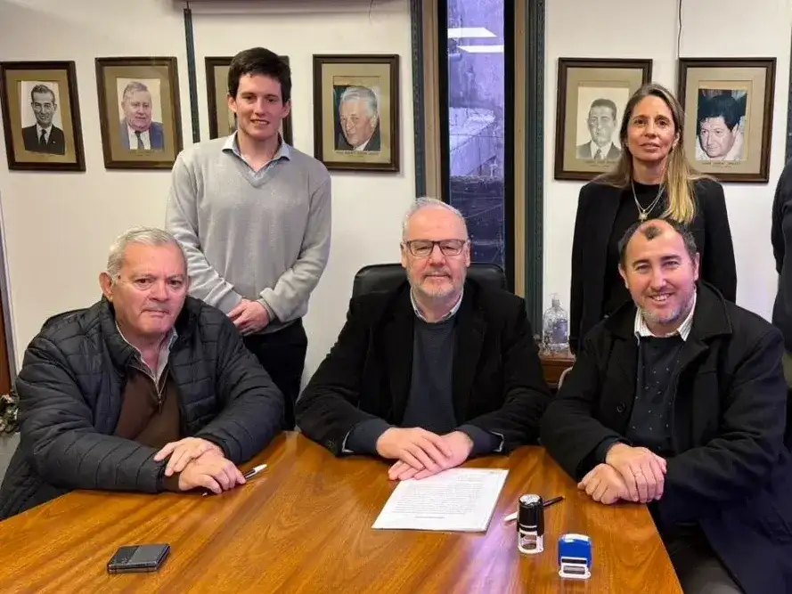 Autoridades de la Cooperativa Eléctrica recibieron al presidente comunal de Maggiolo, Juan Fetter. Foto: Gentileza