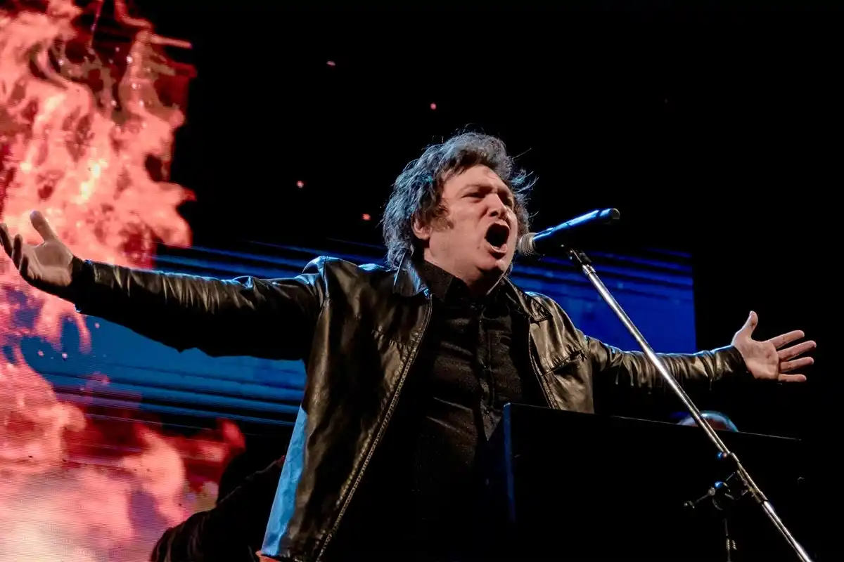 Javier Milei presenta su libro con un show musical