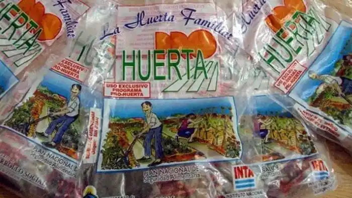 Mas de 100 familias concurrieron a retirar  el kit de semillas  del programa �SPro Huerta⬝