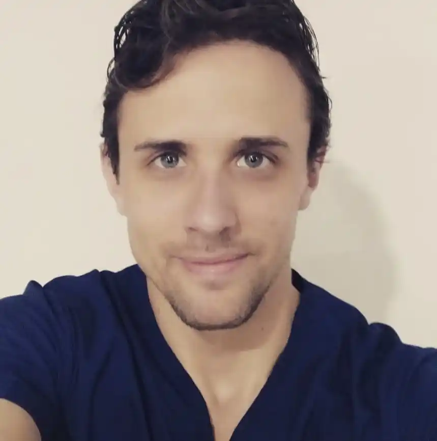 La conmovedora despedida de los trabajadores del Hospital Centenario al joven médico que falleció ayer