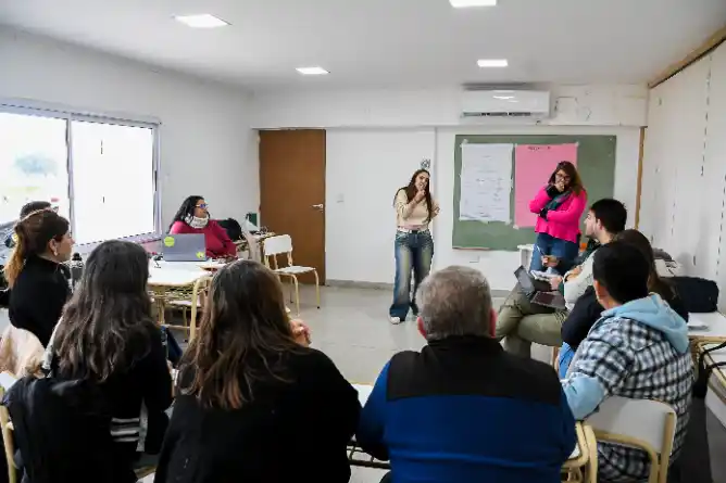 Funcionarios y concejales avanzan en criterios comunes para futuras licitaciones municipales