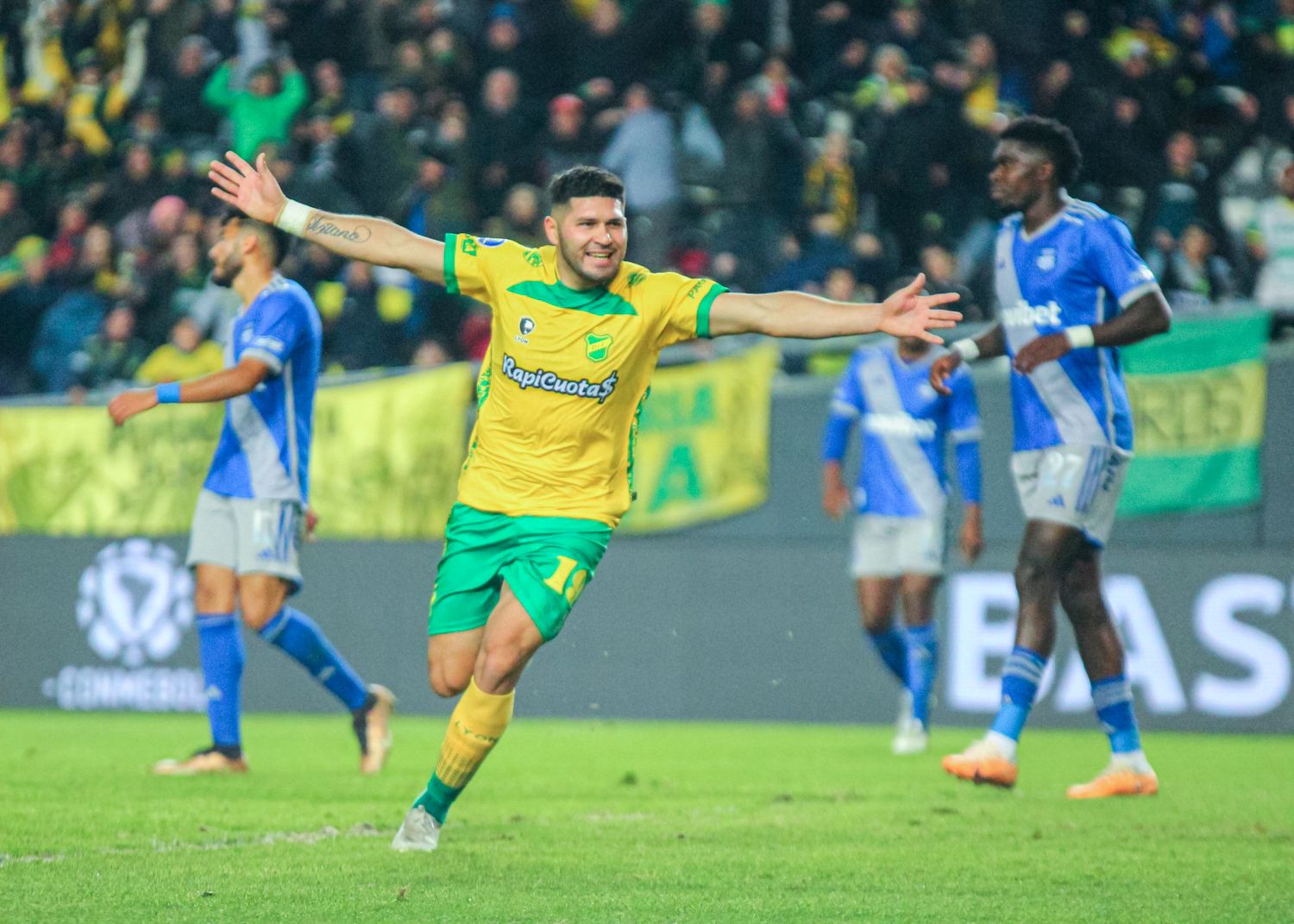 Barbona festeja el gol de la victoria.