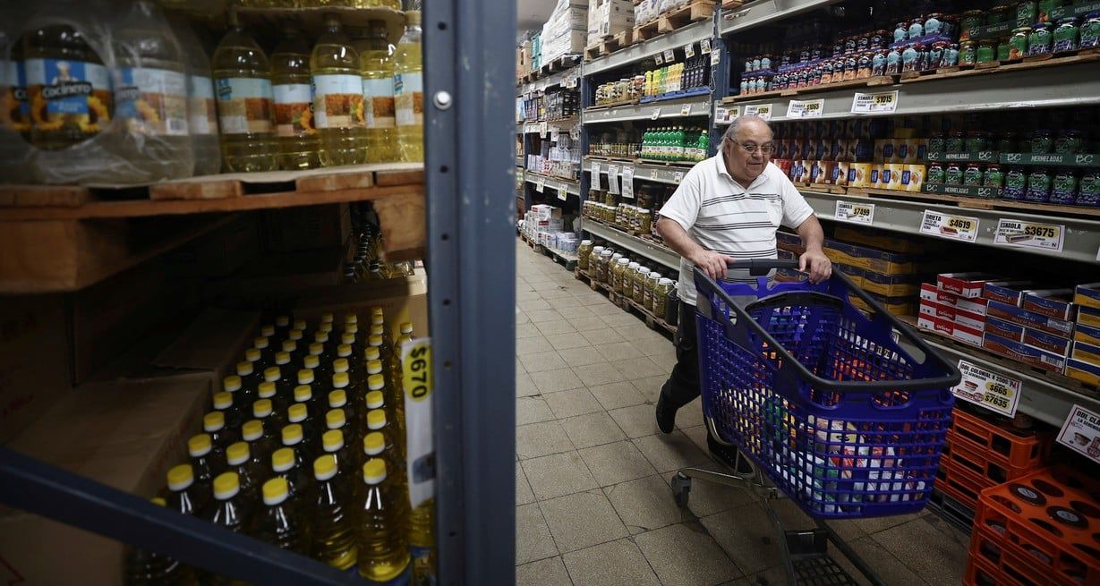 La inflación esperada es menor en los niveles más bajos -151,9%- comparado con el 180,5% para los de mayores ingresos. Crédito: Reuters