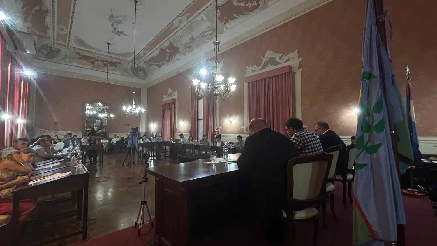 La sesión tuvo lugar luego de la asamblea de Mayores Contribuyentes.