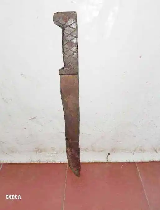 Un hombre fue detenido por amenazar a policías con un machete