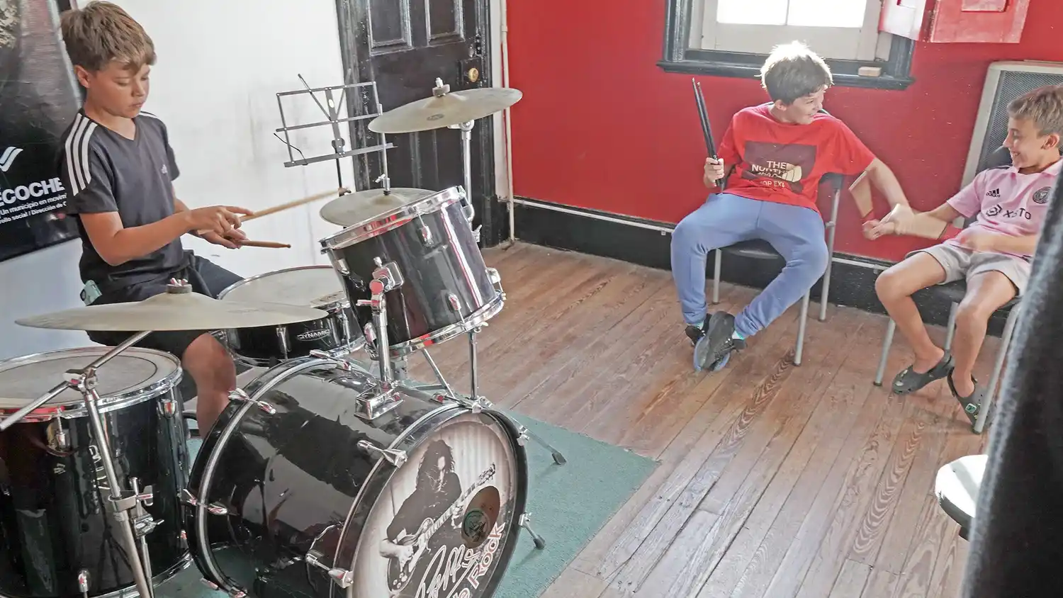 Talleres. Se dictan propuestas de todas las disciplinas artistas