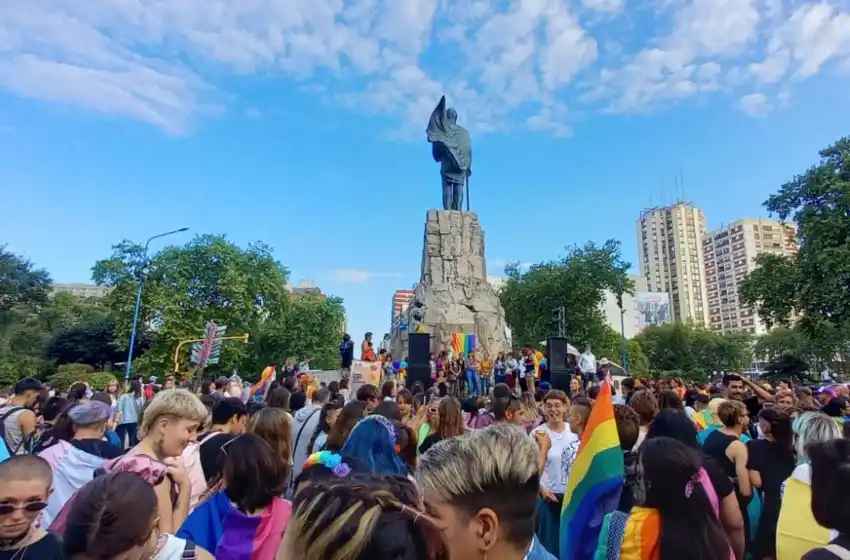 Descubrimiento de placa en homenaje a los 15 años de la Marcha del Orgullo LGBTIQ+