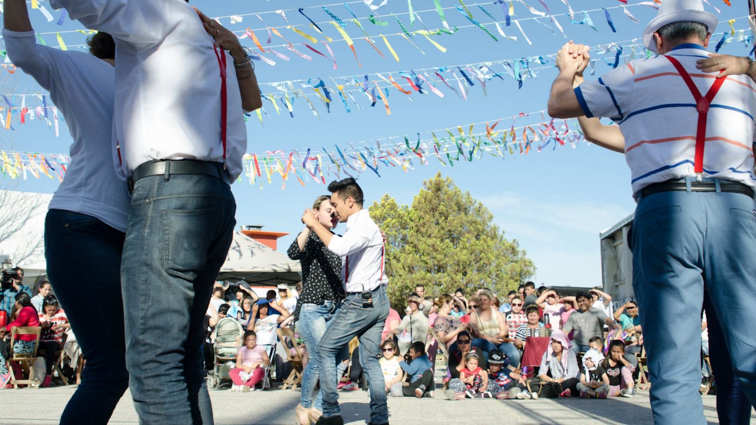 Gran cena y baile de fin de año en La Esquina Encendida