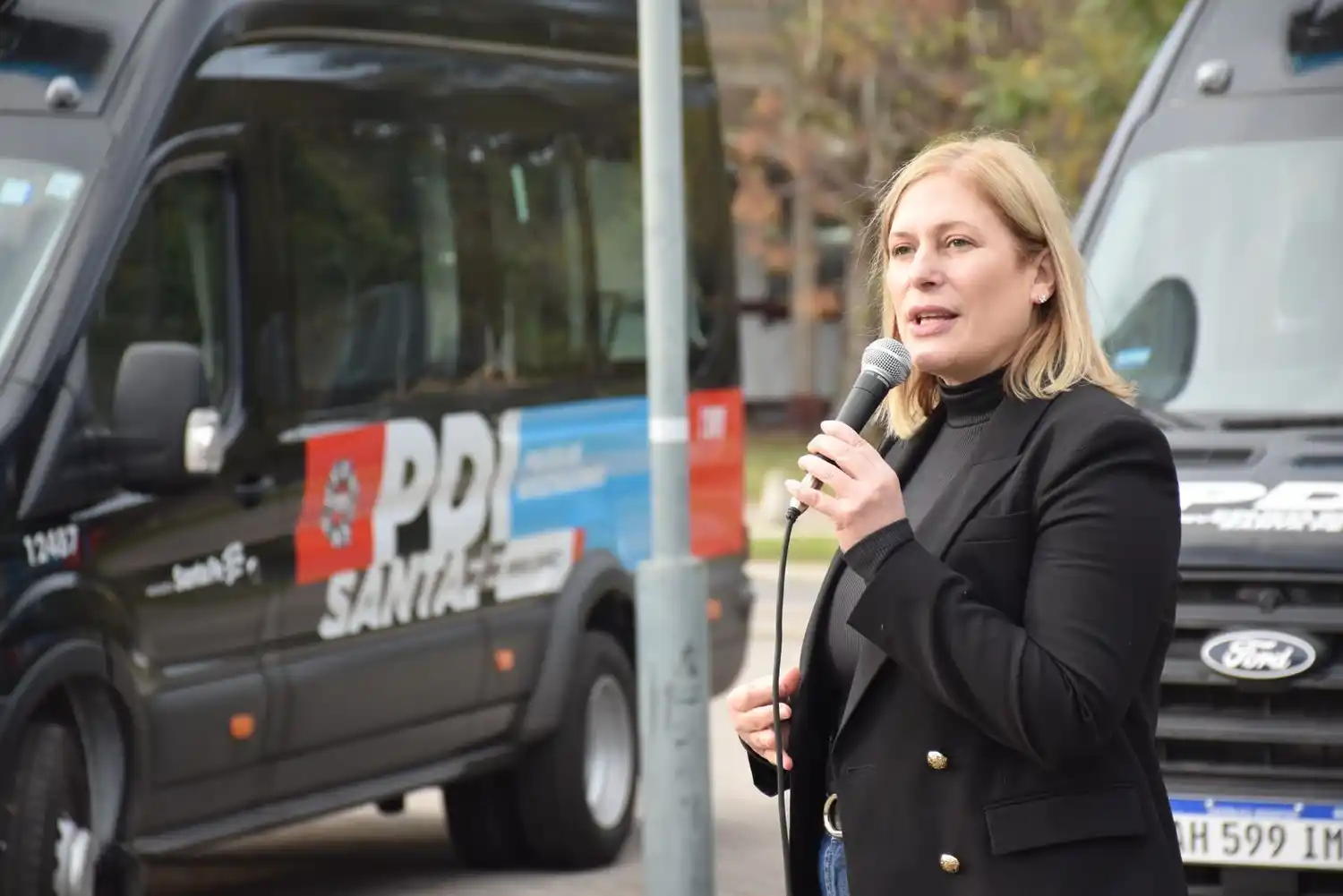 La provincia le entregó vehículos equipados a la Policía de Investigaciones en Rosario