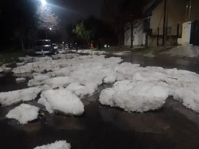 Inusual fenómeno meteorológico golpeó a Santa Rosa.