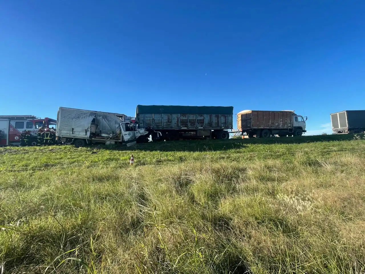Un hombre murió luego de que dos camiones chocaran en la autopista Rosario-Córdoba