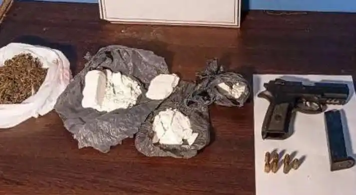 La Prefectura encontró cocaína, marihuana y un arma cargada en uno de los operativos