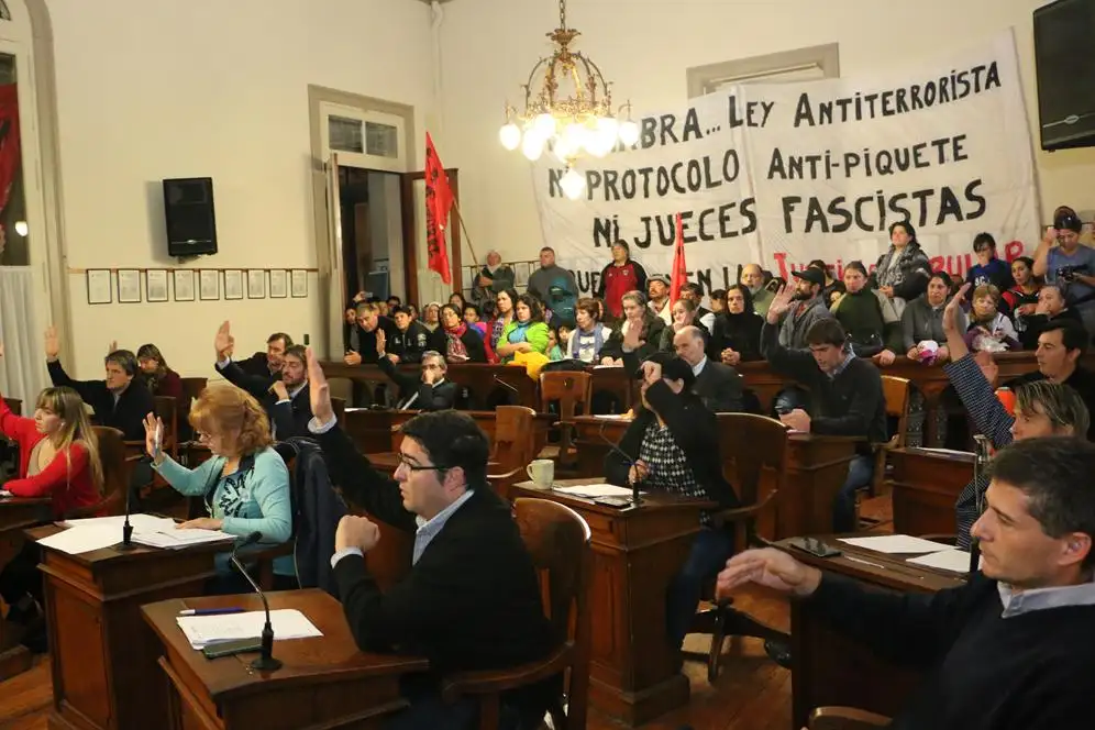 Los veinte concejales “rechazaron enérgicamente” el “dos por uno”