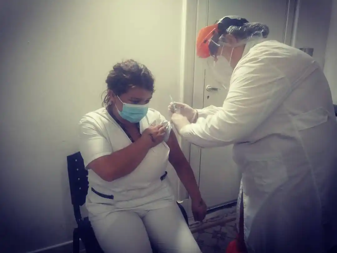 Comenzaron a aplicar la segunda dosis de la Sputnik V a los trabajadores de salud