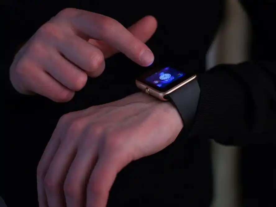 ¿Conviene comprar un smartwatch de la misma marca que tu celular?