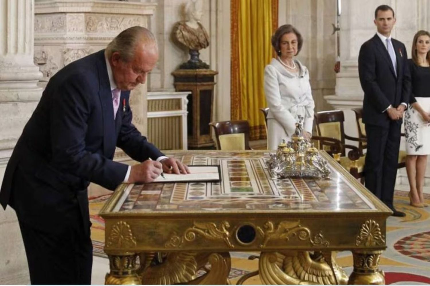 Se cumplen diez años del anuncio de la abdicación del rey Juan Carlos,