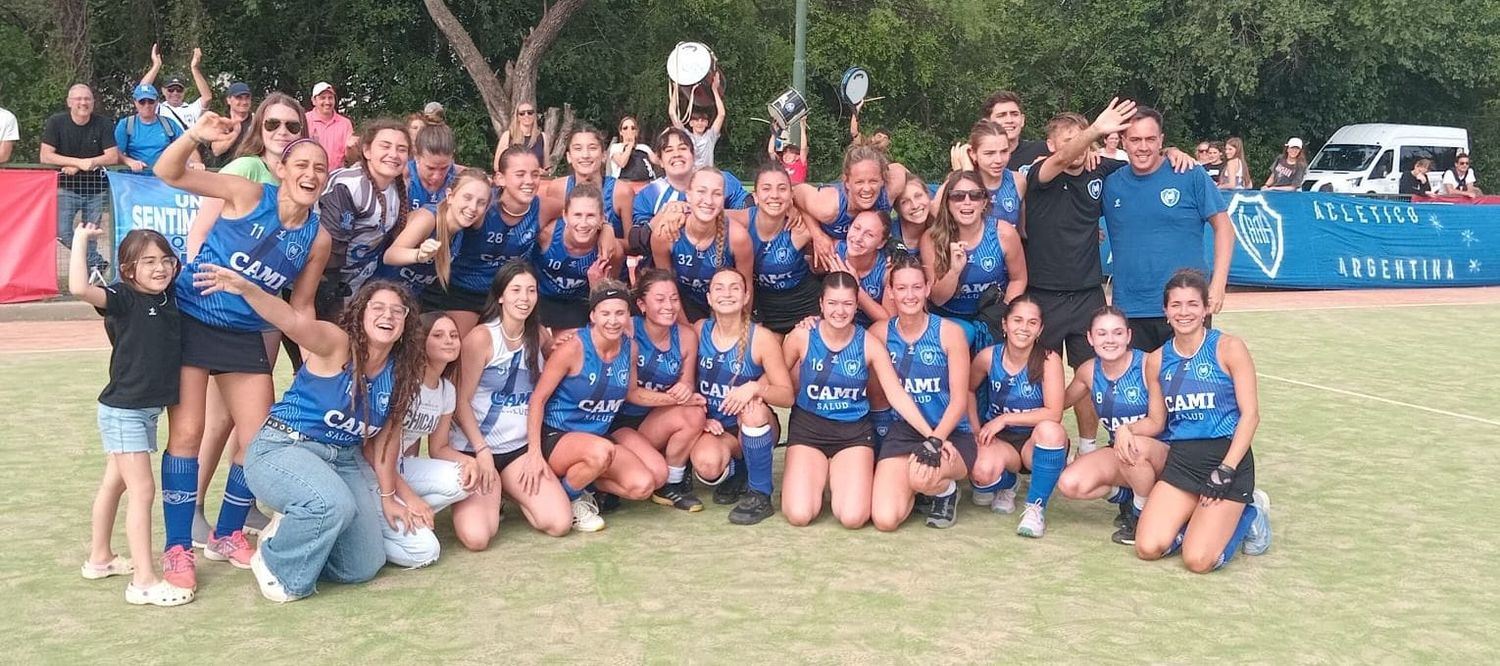 El plantel de Antártida celebra el pase a semifinales