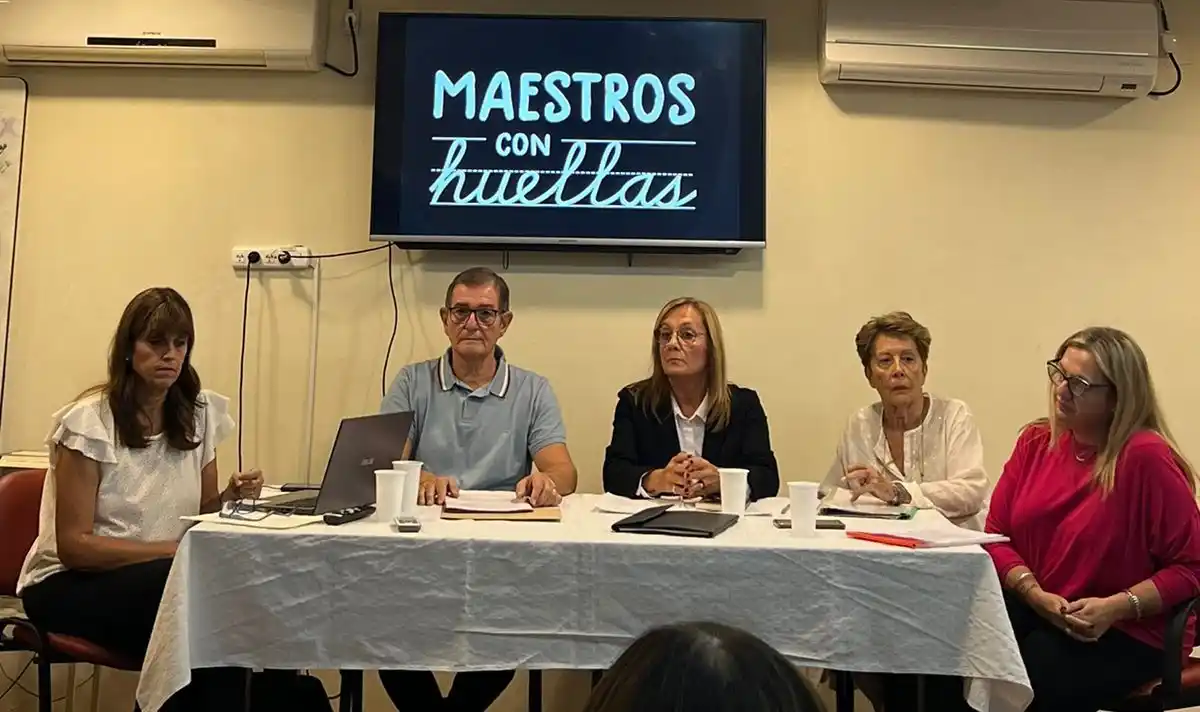 Las autoridades de la asociación civil durante el acto de presentación