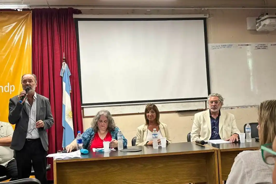 La Facultad de Arquitectura formalizó la asunción de sus nuevas autoridades para el período 2025–2029.