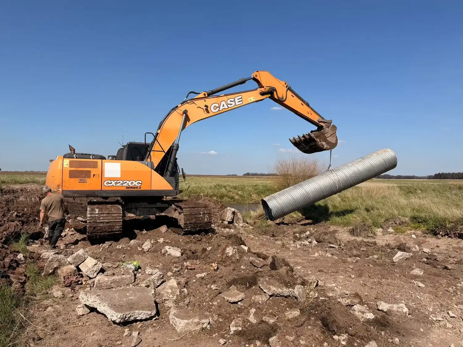 Obras. En caminos rurales de Lobería