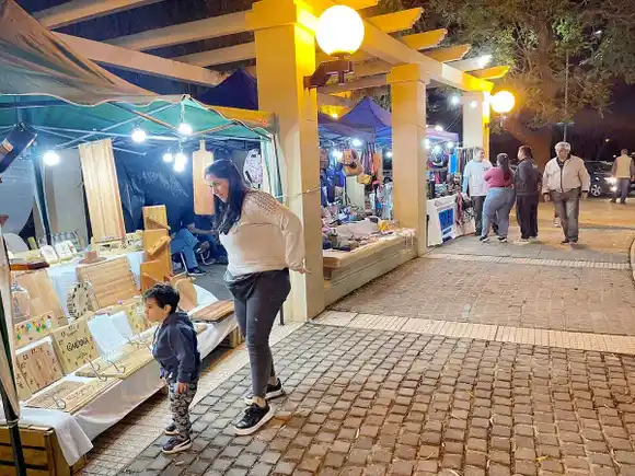 Feria “Paseo del Río” en la costanera
