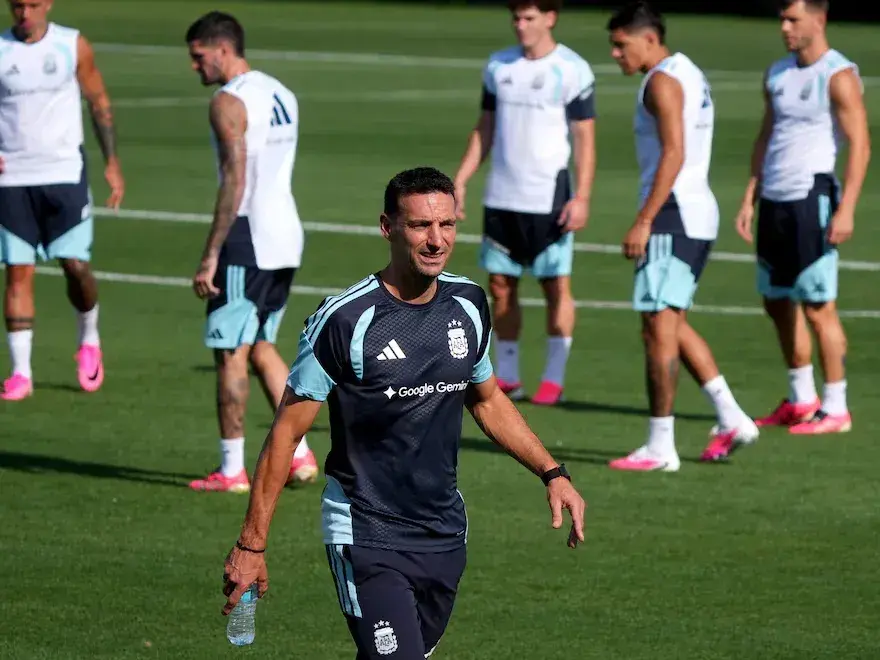 Lionel Scaloni durante el entrenamiento de la selección argentina en Kansas City . Foto: Reuters/Jay Biggerstaff)