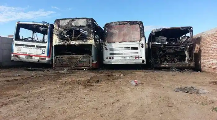 Bahía Blanca: Incendiaron cuatro colectivos 