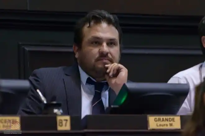 El diputado Grande consideró una "tragedia" reforma de las Fuerzas Armadas anunciada por Macri