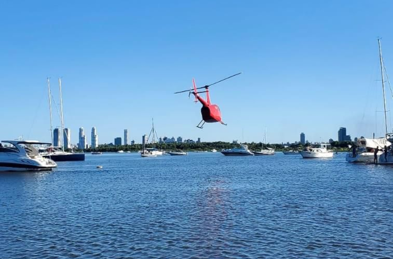 Un helicóptero se estrelló en el Paraná y dejó una víctima fatal