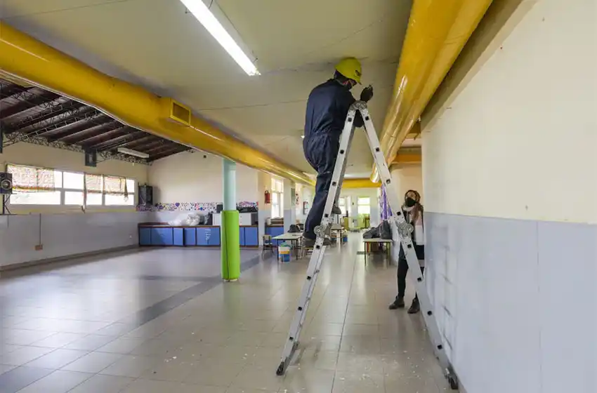 Continúan los trabajos de refacciones en escuelas municipales