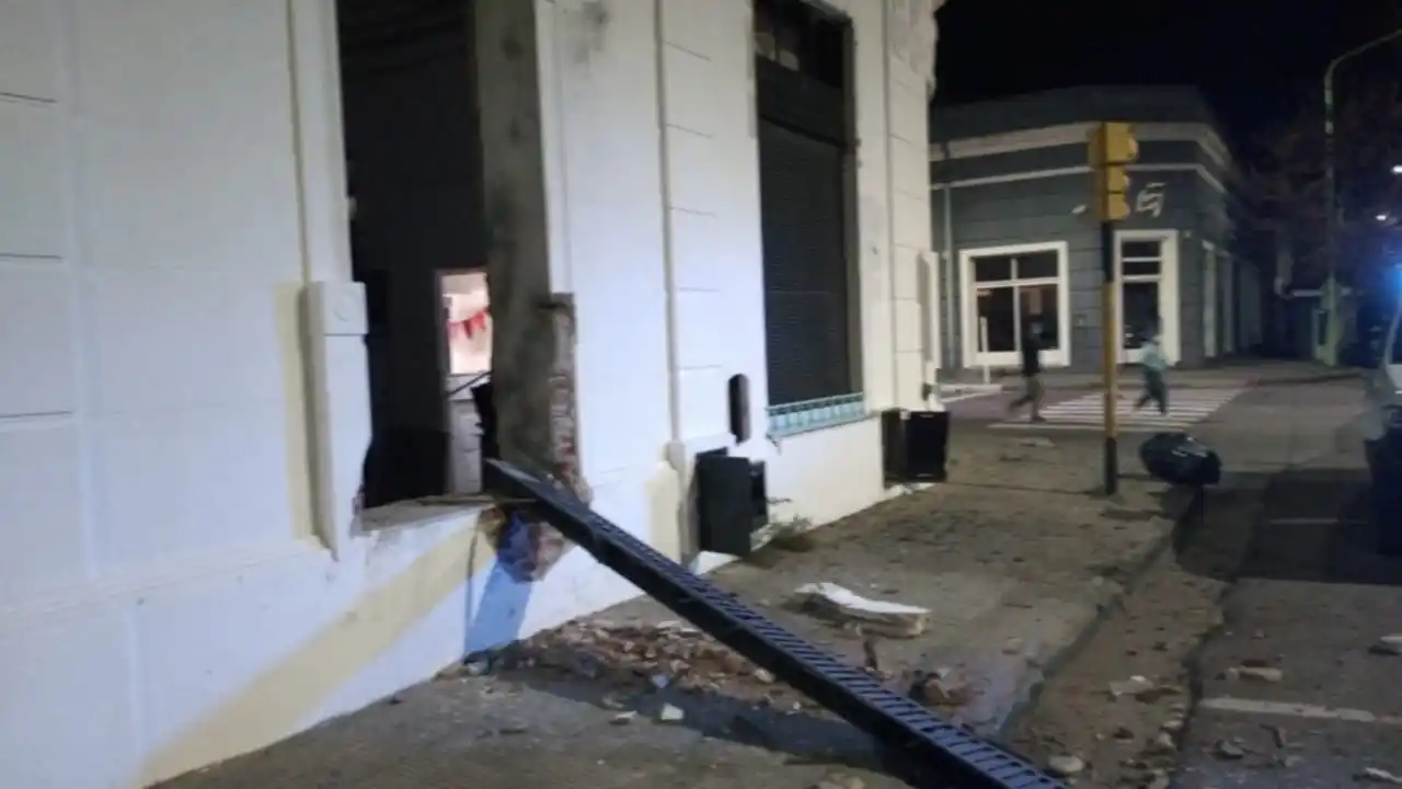 Bahía Blanca: Intendente de Juntos por el Cambio repudió el ataque contra un local de La Cámpora