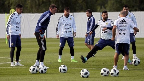 Sampaoli puso a Biglia junto a Mascherano y ratificó a Salvio