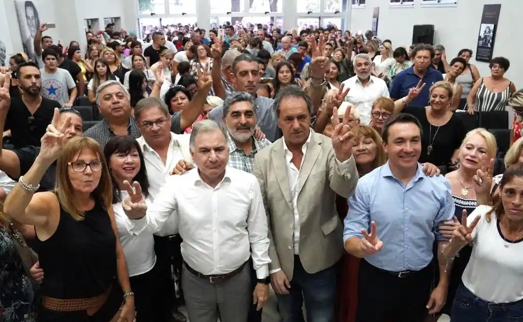 Scioli presentó su libro en Florencio Varela donde lanzó sus "propuestas para salir de la crisis" 