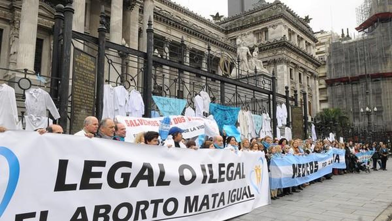 Hicieron un “chaquetazo” contra del aborto y recitaron el juramento hipocrático