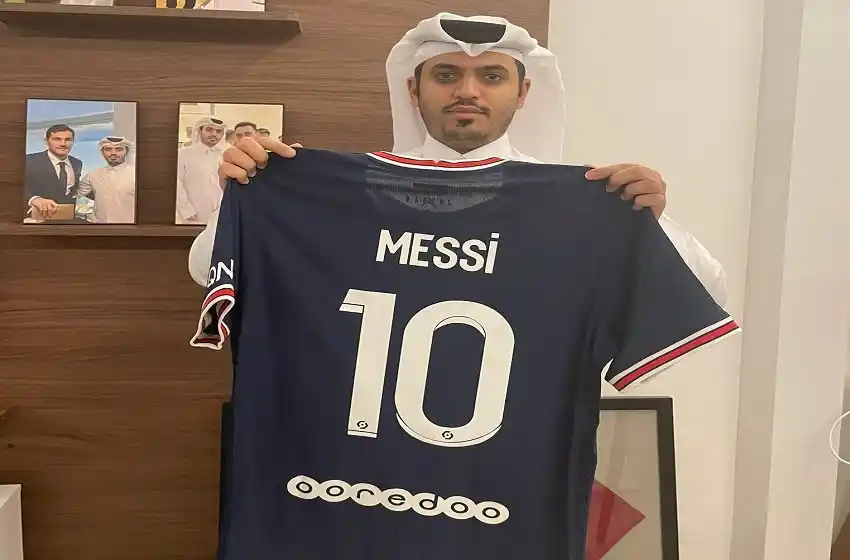 Le tienen lista la 10 a Messi: un empresario qatarí vinculado al PSG mostró la camiseta que luciría la Pulga