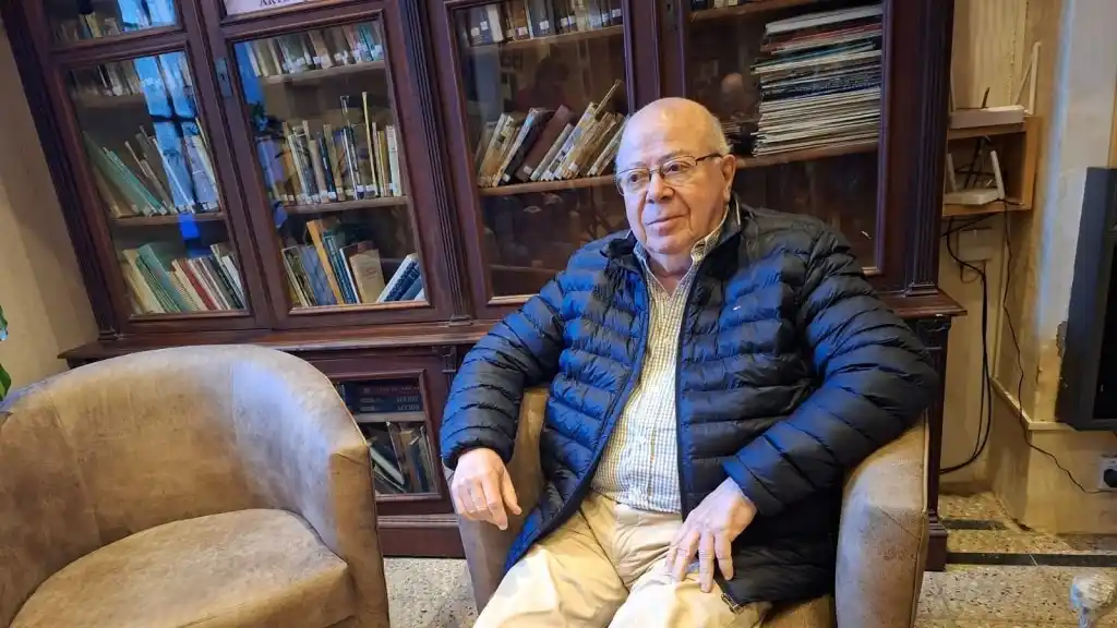 Hugo Alconada Mon llega a Bolívar.