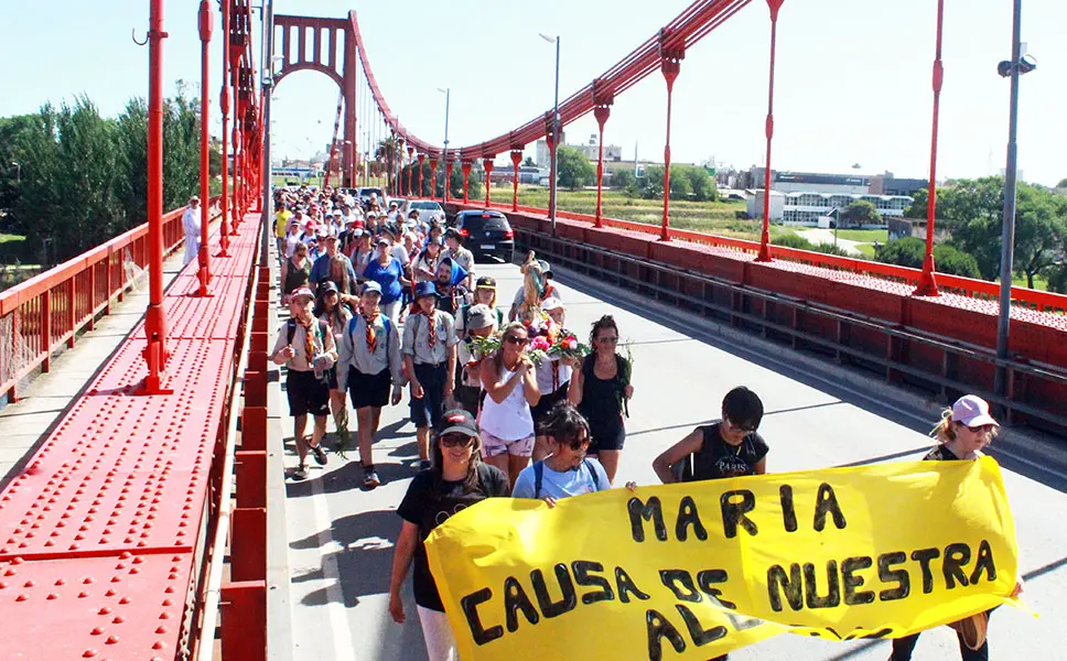 El calor no opacó la “Marcha de la fe”
