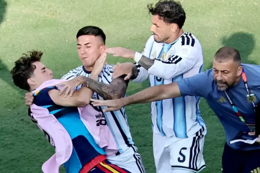 Multa a AFA por la bandera de Malvinas y suspensión para tres jugadores por incidentes tras la final del Mundial