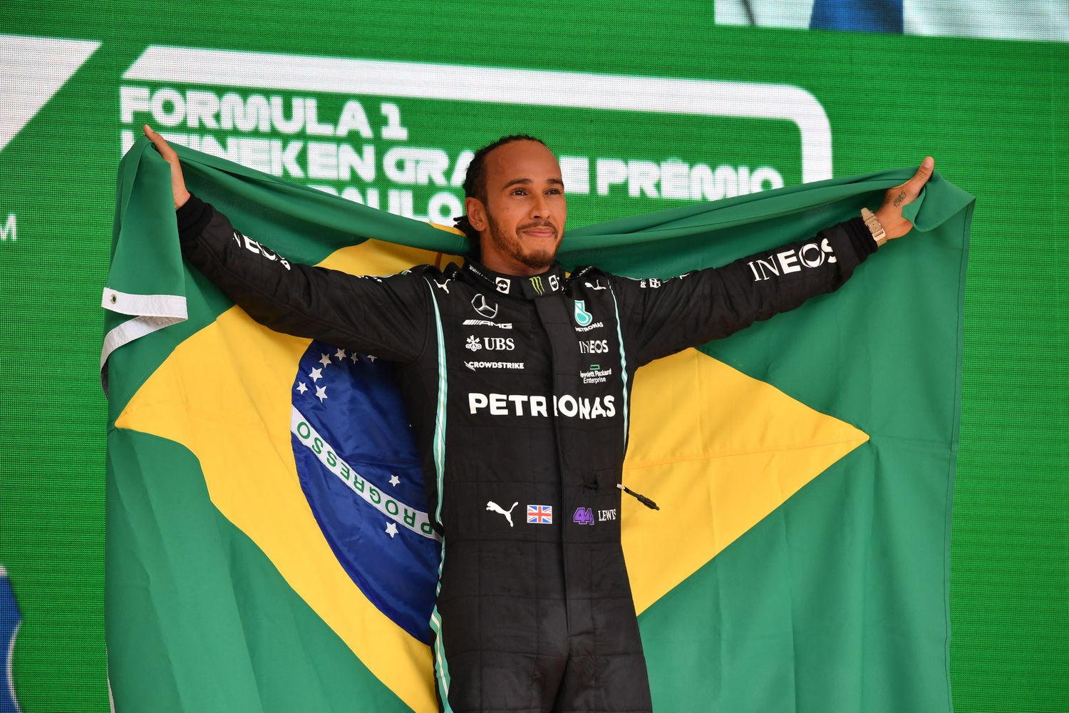 En Brasil, Hamilton llegó al triunfo tras largar décimo