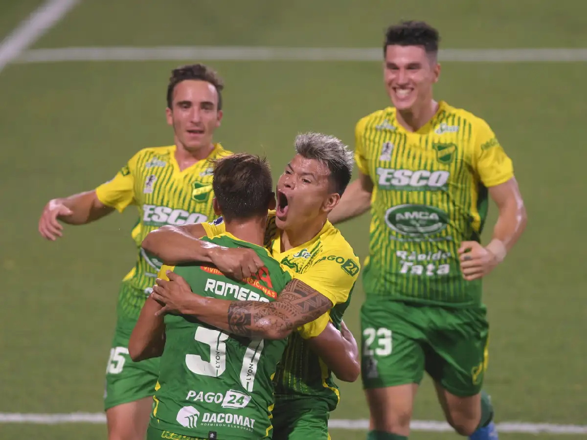 Defensa sigue haciendo historia y es finalista