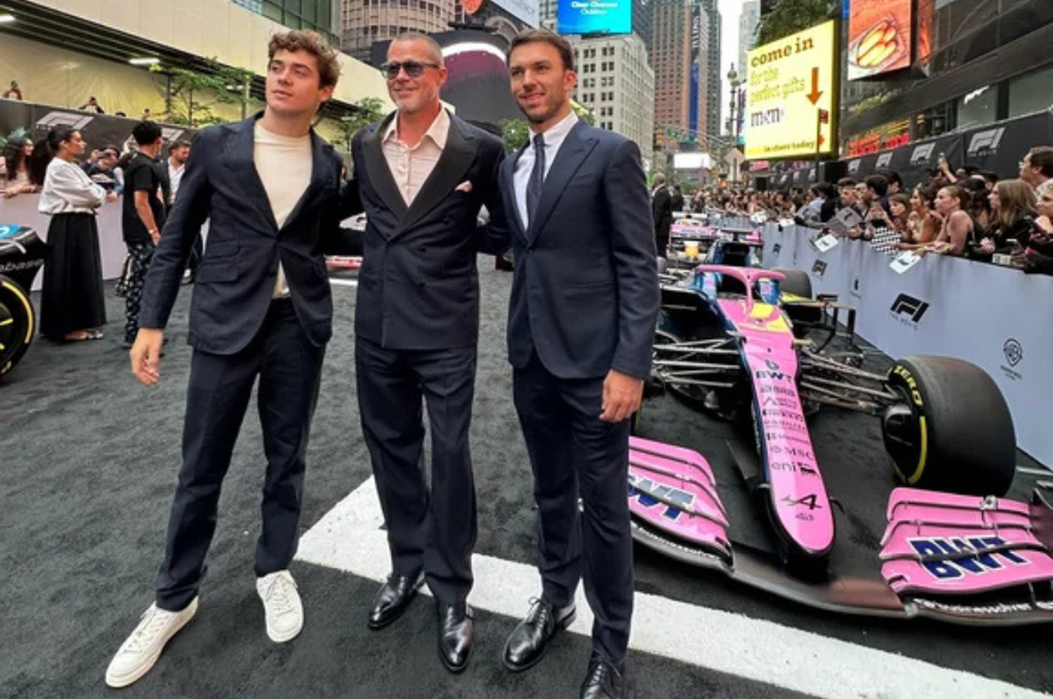 El piloto argentino conoció a Brad Pitt