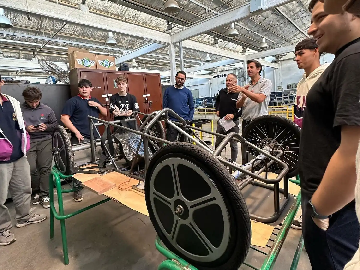 Desafío Eco YPF: Estudiantes de la Técnica 1 avanzan en la construcción de un auto eléctrico