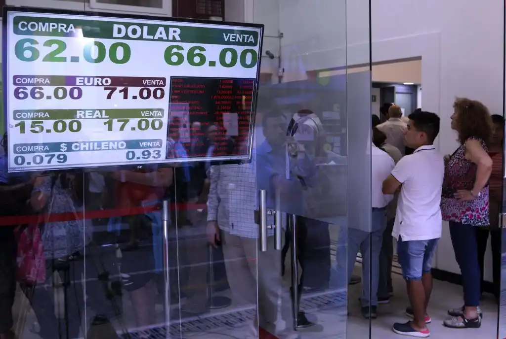 En la previa de las elecciones, el mercado cambiario vivió una jornada de convulsión