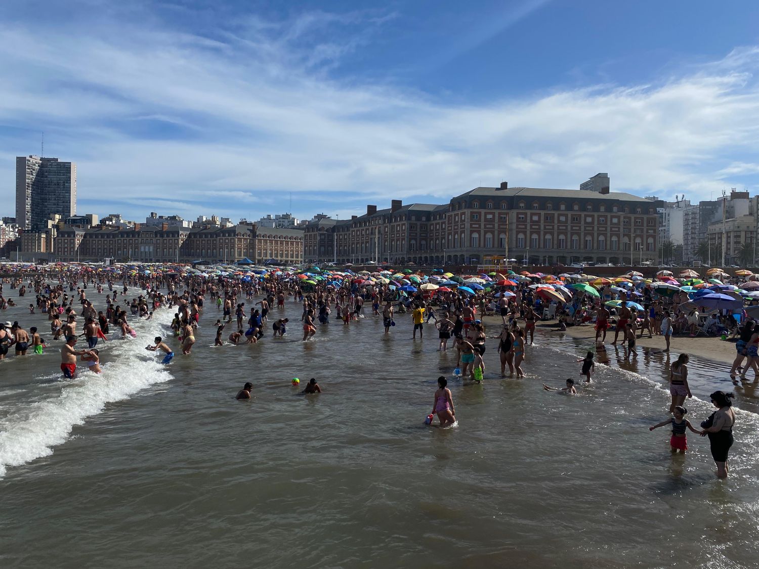 Clima ideal en Mar del Plata: sol y 24°C de máxima