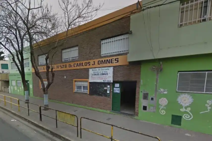 Cuarta amenaza a Pullaro en una semana: pintaron una escuela de barrio Belgrano