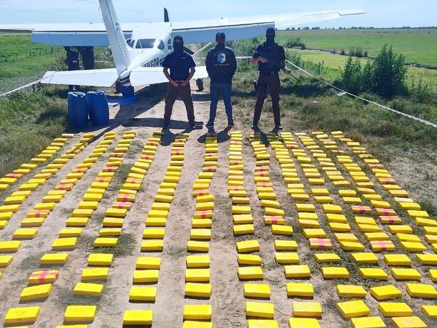 Decomisaron 359 kilos de cocaína de un avión que aterrizó en Islas del Ibicuy