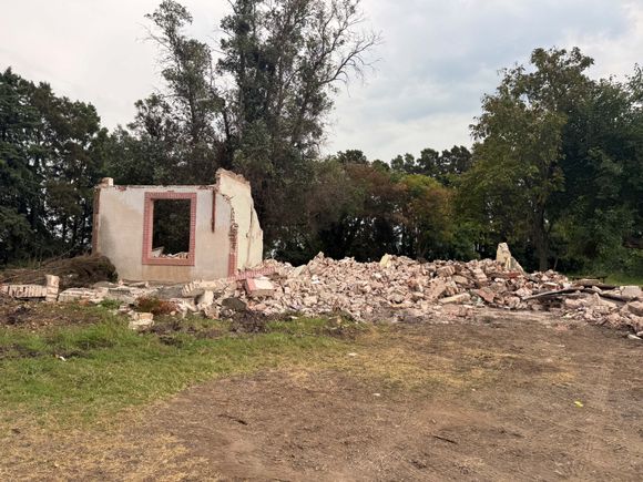 Demolición de la estación Depietri: poco más de 2 millones pagaron los dueños del campo y fin del asunto