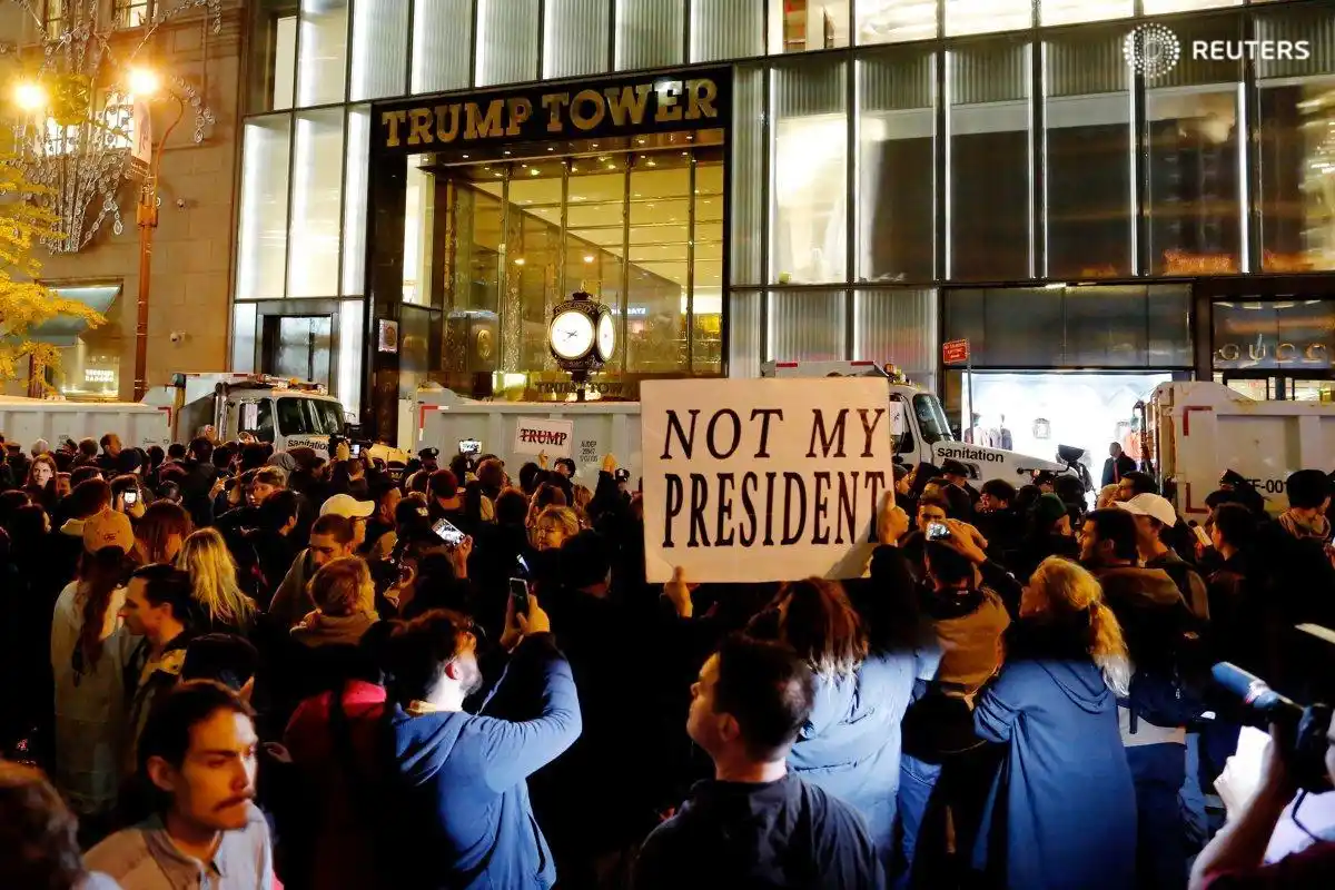 Un herido de bala durante una marcha anti-Trump